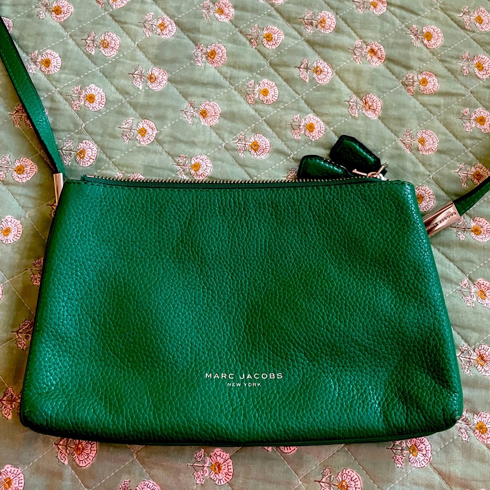 Green, double compartment cross body bag.